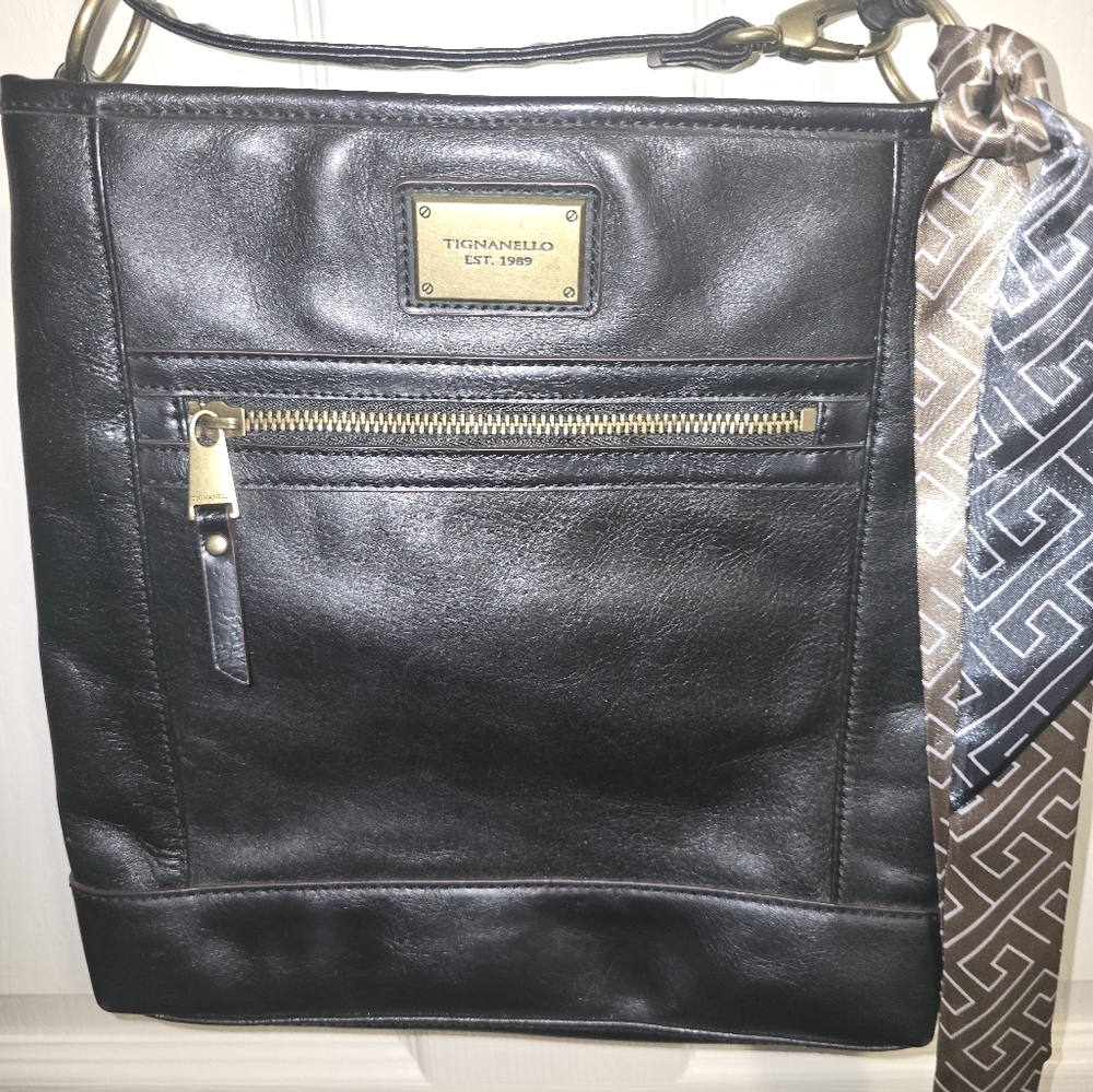 🐅Tignanello Black Leather Messenger Bag with Gold Hardware - EUC